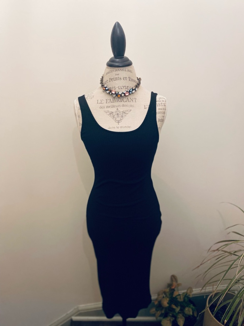 Aritzia Wilfred Free Minimalist Wardrobe Essential Black Murdock Ribbed Midi
